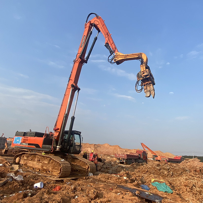 16米挖掘機(jī)打樁臂施工現(xiàn)場(chǎng)